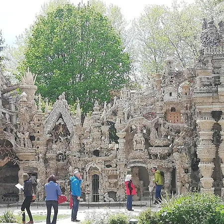 Maison De Avec Ses Petits